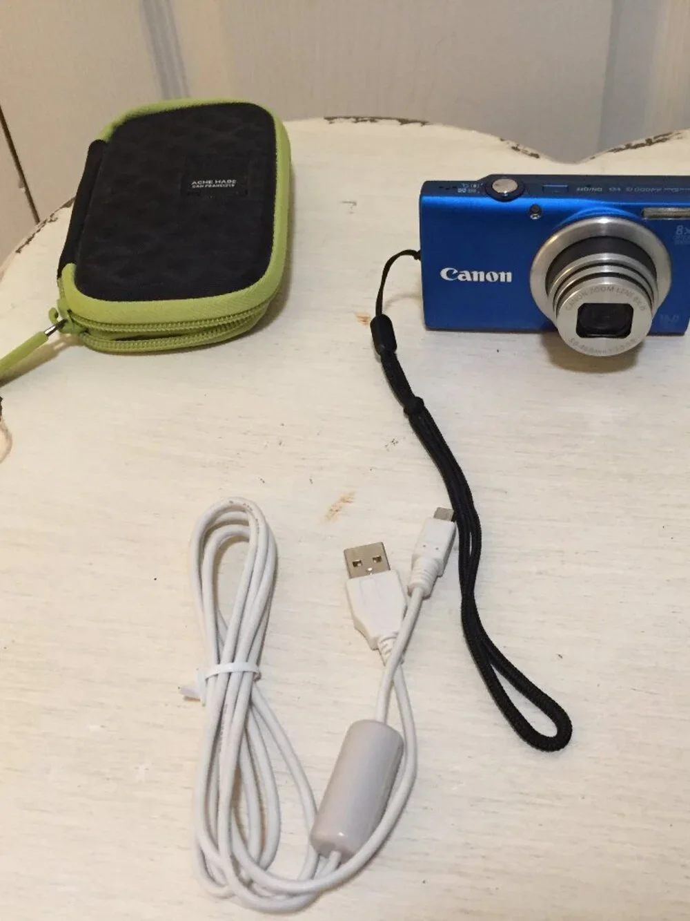 Canon PowerShot A4000IS  HD 16 MP Digital Camera 8X Optical Zoom BLUE  W/CHARGER